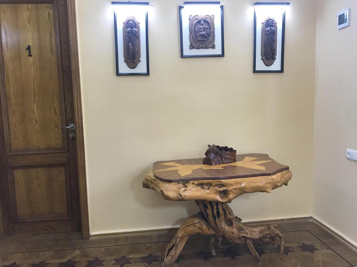 Wooden Museum Hotel Kutaiszi Kültér fotó