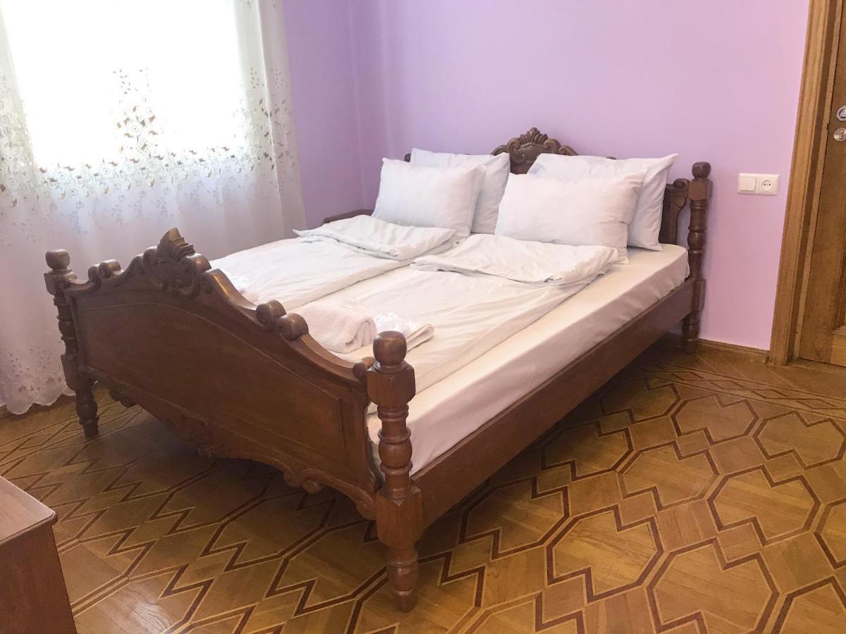 Wooden Museum Hotel Kutaiszi Kültér fotó